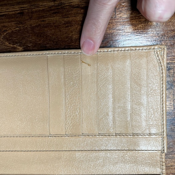 GUCCI Embossed Leather Snap Closure Bifold Long Wallet - Picture 6 of 15